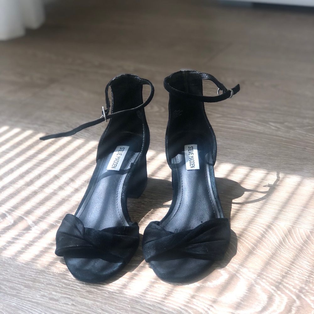 Steve Madden Black Suede Twist Sandals